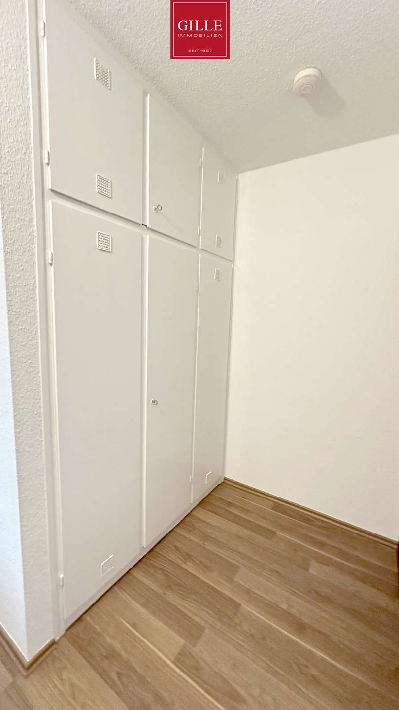 Ansicht 4 von: WOHNEN AM SCHMÖLDERPARK: Renovierte 2-Zim.-Whg. mit Tageslichtbad, schönem Wohnraum u. Balkon